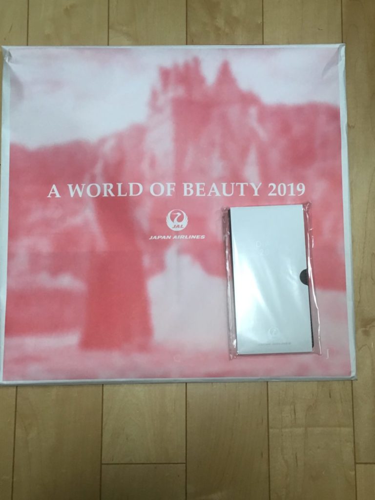 2019年版A WORLD OF BEAUTYカレンダー